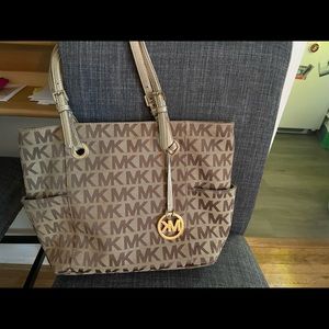 Slightly used MK shoulder bag